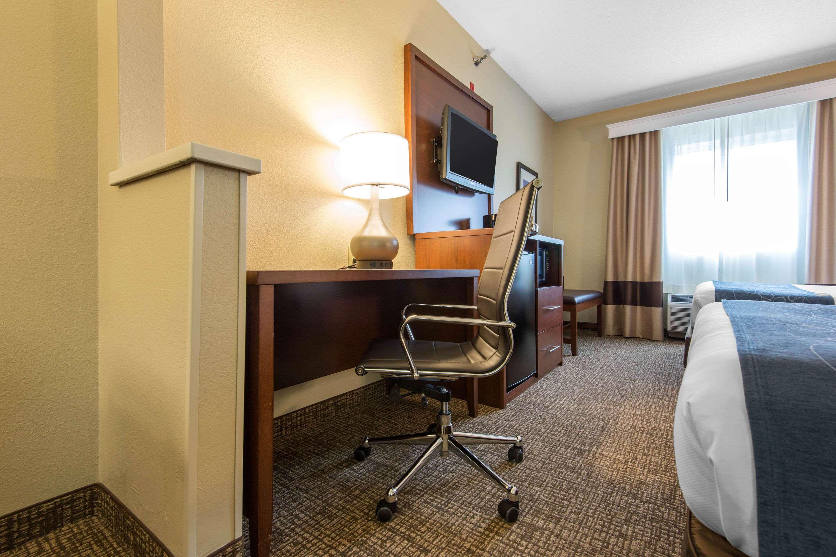 Comfort Suites Rochester Henrietta University Area Exterior foto