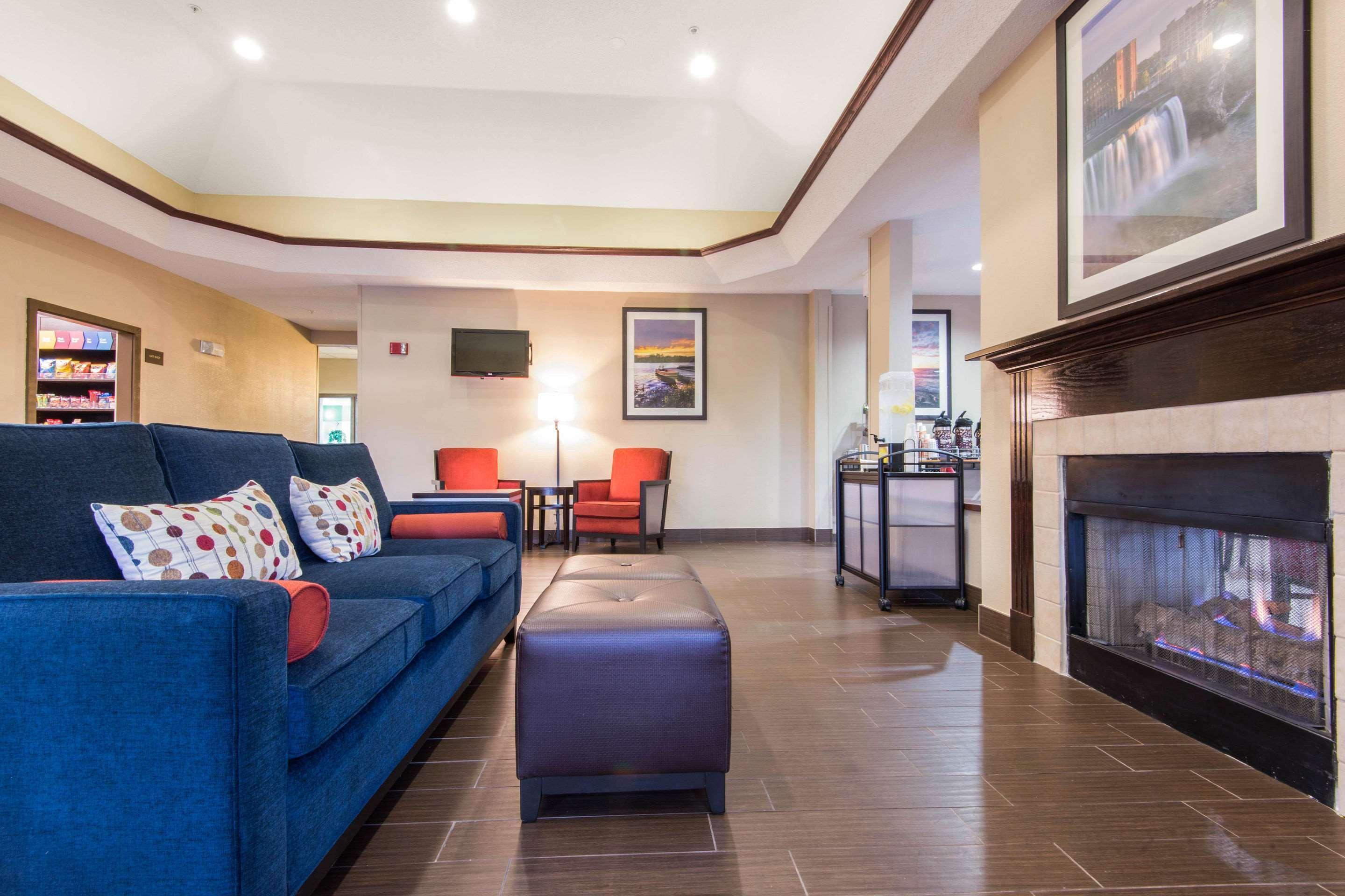 Comfort Suites Rochester Henrietta University Area Exterior foto